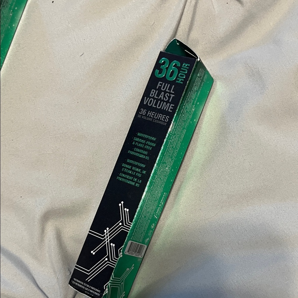 Benefit BADgal BANG! Waterproof Mascara in Black and Purple